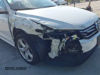 2012 Volkswagen Passat SE с VIN 1VWBP7A31CC085002, выставлен на аукционе IAAI как лот 42318915 с пробегом Не указан миль и . История ставок и продаж доступна на DreamBid. Изображение 6.
