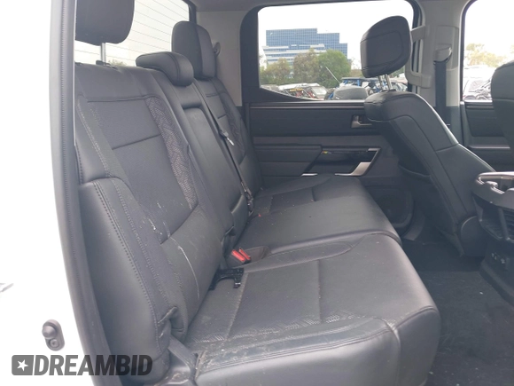 2024 Toyota Tundra Limited z VIN 5TFWA5DB2RX156299, wystawiony jako IAAI lot #42425471 z przebiegiem 41 874 mil mil oraz . Historia ofert i sprzedaży dostępna na DreamBid. Obrazek 8.