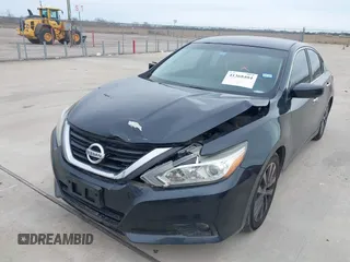 2017 Nissan Altima SV z VIN 1N4AL3AP8HC262812, wystawiony jako IAAI lot #41368404 z przebiegiem 190 734 mil mil oraz . Historia ofert i sprzedaży dostępna na DreamBid. Obrazek 6.