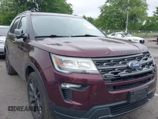 2018 Ford Explorer XLT z VIN 1FM5K8DH5JGC61496, wystawiony jako IAAI lot #42514598 z przebiegiem 91 557 mil mil oraz . Historia ofert i sprzedaży dostępna na DreamBid. Obrazek 1.