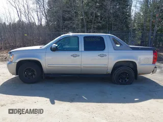 2007 Chevrolet Avalanche LTZ z VIN 3GNFK12357G123484, wystawiony jako IAAI lot #41881886 z przebiegiem 181 223 mil mil oraz . Historia ofert i sprzedaży dostępna na DreamBid. Obrazek 12.