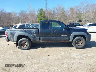 2006 Toyota Tacoma with VIN 5TEUU42N26Z302324, listed as a IAAI auction lot 41931925 with 267,743 mi miles. Bid and sale history available at carsss.com. Image 13.