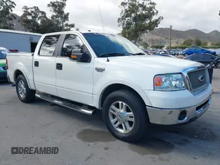 2007 Ford F-150 XLT z VIN 1FTPW12507FB68109, wystawiony jako IAAI lot #42239514 z przebiegiem 218 688 mil mil oraz . Historia ofert i sprzedaży dostępna na DreamBid. Obrazek 1.