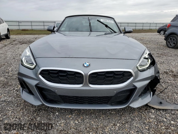 2025 BMW Z4 sDrive30i with VIN WBAHF3C08SWY40846, listed as a Copart auction lot 85756464 with 8,262 mi miles and Clean Title. Bid and sale history available at carsss.com. Image 5.