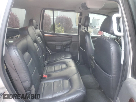 2005 Ford Explorer z VIN 1FMDU75K05UA44083, wystawiony jako Copart lot #81727664 z przebiegiem 236 912 mil mil oraz Nie do naprawy • Non repairable. Historia ofert i sprzedaży dostępna na DreamBid. Obrazek 11.