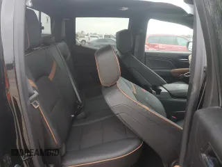 2024 GMC Canyon 4WD AT4 z VIN 1GTP6DEK1R1185858, wystawiony jako Copart lot #45866495 z przebiegiem 2069 mil mil oraz Szkody całkowita. Historia ofert i sprzedaży dostępna na DreamBid. Obrazek 10.
