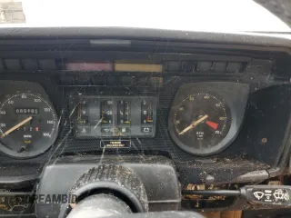1989 Jaguar XJS z VIN SAJNY584XKC161154, wystawiony jako Copart lot #70912984 z przebiegiem 65 188 mil mil oraz Czysty tytuł • Clean title. Historia ofert i sprzedaży dostępna na DreamBid. Obrazek 9.