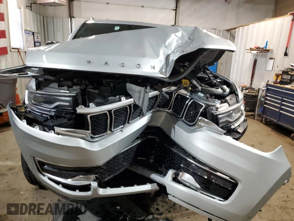 2024 Jeep Wagoneer Series II with VIN 1C4SJUBP6RS116747, listed as a Copart auction lot 85860634 with 31,652 mi miles and Salvage title. Bid and sale history available at DreamBid. Image 5.
