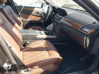 2010 Mercedes-Benz E-Class E 350 Luxury with VIN WDDHF5GBXAA247906, listed as a IAAI auction lot 41702890 with 150,011 mi miles. Bid and sale history available at carsss.com. Image 5.
