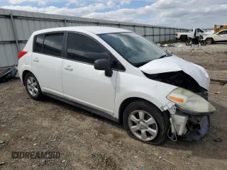 2009 Nissan Versa SL z VIN 3N1BC13E09L388802, wystawiony jako Copart lot #53904985 z przebiegiem 134 342 mil mil oraz Szkoda całkowita • Salvage title. Historia ofert i sprzedaży dostępna na DreamBid. Obrazek 4.