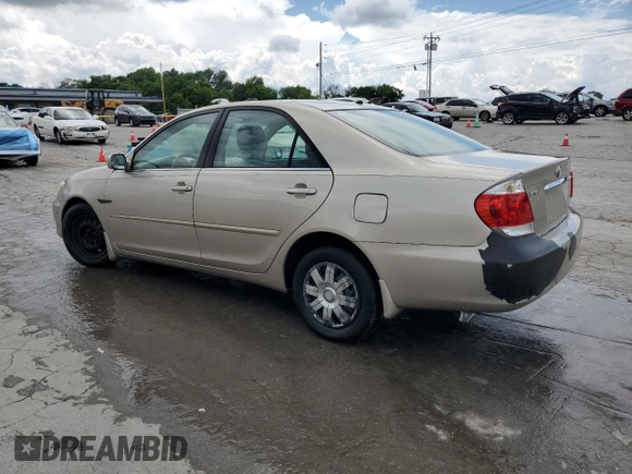 2005 Toyota Camry STD z VIN 4T1BE32K75U087837, wystawiony jako Copart lot #56735965 z przebiegiem 231 694 mil mil oraz Szkoda całkowita • Salvage title. Historia ofert i sprzedaży dostępna na DreamBid. Obrazek 2.