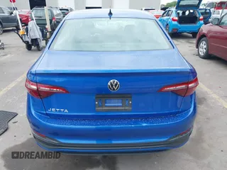 2024 Volkswagen Jetta S с VIN 3VW5M7BU2RM065135, выставлен на аукционе IAAI как лот 42272382 с пробегом 9 555 миль миль и . История ставок и продаж доступна на DreamBid. Изображение 16.