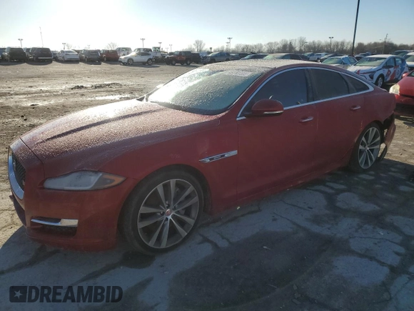2016 Jaguar XJ R-Sport z VIN SAJWA1C7XG8V94339, wystawiony jako Copart lot #49295085 z przebiegiem 59 931 mil mil oraz Szkoda całkowita • Salvage title. Historia ofert i sprzedaży dostępna na DreamBid. Obrazek 1.