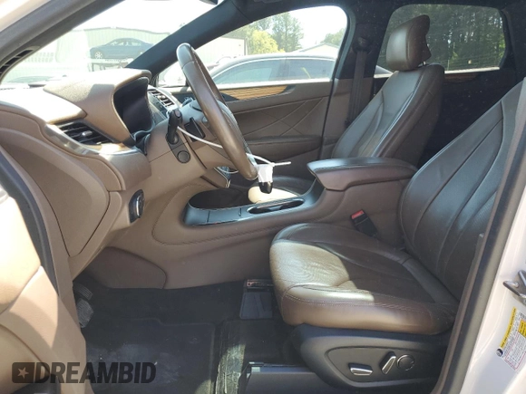2015 Lincoln MKC z VIN 5LMCJ1A94FUJ47221, wystawiony jako Copart lot #55670615 z przebiegiem 143 926 mil mil oraz Szkody całkowita. Historia ofert i sprzedaży dostępna na DreamBid. Obrazek 7.