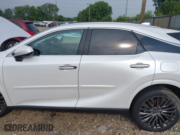 2024 Lexus RX 350h z VIN 2T2BBMCA9RC025394, wystawiony jako IAAI lot #42481956 z przebiegiem 13 910 mil mil oraz . Historia ofert i sprzedaży dostępna na DreamBid. Obrazek 15.