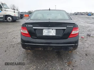 2011 Mercedes-Benz C 300 Sport z VIN WDDGF8BB4BR173695, wystawiony jako IAAI lot #41863191 z przebiegiem 84 165 mil mil oraz . Historia ofert i sprzedaży dostępna na DreamBid. Obrazek 15.