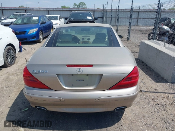 2004 Mercedes-Benz SL 500 z VIN WDBSK75F34F071610, wystawiony jako IAAI lot #42042918 z przebiegiem Nie podano mil oraz . Historia ofert i sprzedaży dostępna na DreamBid. Obrazek 16.