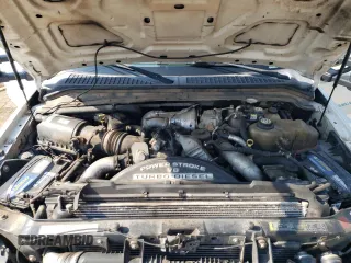 2008 Ford F-250 z VIN 1FTSF20R98EC21452, wystawiony jako Copart lot #72365584 z przebiegiem 178 764 mil mil oraz Szkoda całkowita • Salvage title. Historia ofert i sprzedaży dostępna na DreamBid. Obrazek 11.