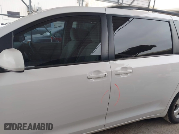 2016 Toyota Sienna LE AAS with VIN 5TDKK3DC3GS706606, listed as a IAAI auction lot 41640543 with 201,316 mi miles. Bid and sale history available at carsss.com. Image 14.
