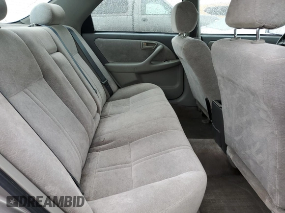 1997 Toyota Camry LE z VIN 4T1BG22K6VU106916, wystawiony jako Copart lot #56707935 z przebiegiem 235 517 mil mil oraz Szkoda całkowita • Salvage title. Historia ofert i sprzedaży dostępna na DreamBid. Obrazek 10.