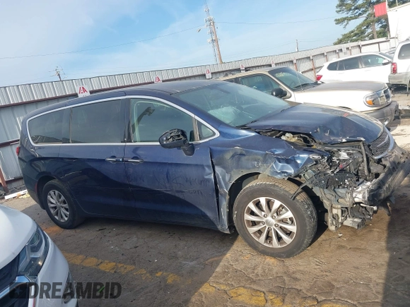 2019 Chrysler Pacifica Touring Plus z VIN 2C4RC1FG5KR550411, wystawiony jako IAAI lot #42066955 z przebiegiem 121 505 mil mil oraz . Historia ofert i sprzedaży dostępna na DreamBid. Obrazek 13.