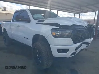2022 Ram 1500 Big Horn z VIN 1C6RRFBG9NN426250, wystawiony jako IAAI lot #41946457 z przebiegiem 39 523 mil mil oraz . Historia ofert i sprzedaży dostępna na DreamBid. Obrazek 1.