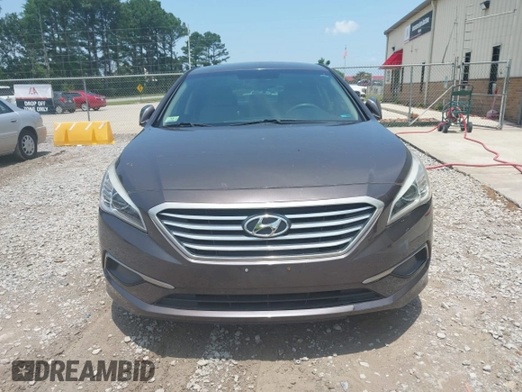 2016 Hyundai Sonata SE z VIN 5NPE24AF6GH276416, wystawiony jako IAAI lot #42483029 z przebiegiem 91 631 mil mil oraz . Historia ofert i sprzedaży dostępna na DreamBid. Obrazek 6.