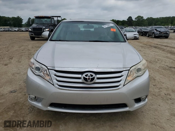 2012 Toyota Avalon z VIN 4T1BK3DBXCU454457, wystawiony jako Copart lot #57153835 z przebiegiem 128 064 mil mil oraz Szkoda całkowita • Salvage title. Historia ofert i sprzedaży dostępna na DreamBid. Obrazek 5.