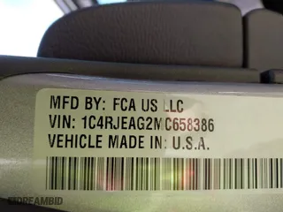 2021 Jeep Grand Cherokee Laredo X with VIN 1C4RJEAG2MC658386, listed as a IAAI auction lot 41218224 with 92,901 mi miles. Bid and sale history available at carsss.com. Image 9.