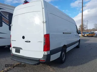 2019 Mercedes-Benz Sprinter Cargo z VIN WD4PF1CD5KT014453, wystawiony jako IAAI lot #41100495 z przebiegiem 195 185 mil mil oraz . Historia ofert i sprzedaży dostępna na DreamBid. Obrazek 4.
