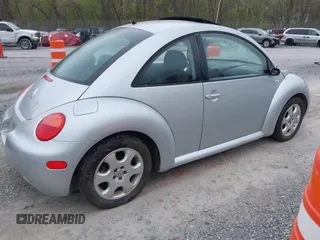 2003 Volkswagen New Beetle Coupe GLS with VIN 3VWCK21C53M418158, listed as a IAAI auction lot 42002620 with 133,086 mi miles. Bid and sale history available at carsss.com. Image 4.