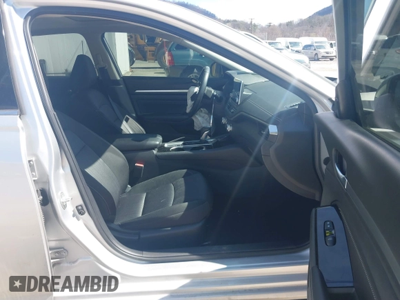 2020 Nissan Altima SV z VIN 1N4BL4DW1LC195914, wystawiony jako IAAI lot #41888061 z przebiegiem 81 376 mil mil oraz . Historia ofert i sprzedaży dostępna na DreamBid. Obrazek 5.