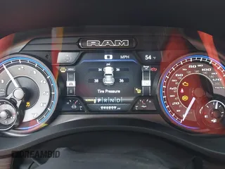 2022 Ram 1500 Limited z VIN 1C6SRFHT6NN446901, wystawiony jako IAAI lot #42042634 z przebiegiem 46 809 mil mil oraz . Historia ofert i sprzedaży dostępna na DreamBid. Obrazek 7.