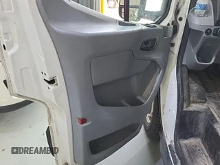 2017 Ford Transit z VIN 1FTYE1YM6HKB17664, wystawiony jako IAAI lot #42516423 z przebiegiem 198 457 mil mil oraz . Historia ofert i sprzedaży dostępna na DreamBid. Obrazek 1.