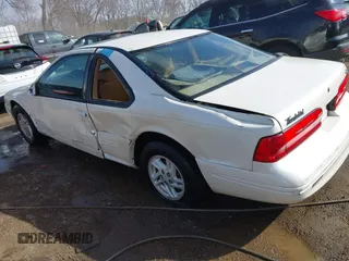 1996 Ford Thunderbird LX z VIN 1FALP6240TH131517, wystawiony jako IAAI lot #41811552 z przebiegiem 87 493 mil mil oraz . Historia ofert i sprzedaży dostępna na DreamBid. Obrazek 6.