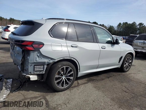2024 BMW X5 xDrive40i z VIN 5UX23EU07R9U24113, wystawiony jako Copart lot #50386895 z przebiegiem 38 407 mil mil oraz Szkody całkowita. Historia ofert i sprzedaży dostępna na DreamBid. Obrazek 3.