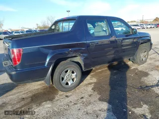 2010 Honda Ridgeline RT with VIN 5FPYK1F24AB009225, listed as a IAAI auction lot 40822938 with 273,986 mi miles. Bid and sale history available at carsss.com. Image 4.