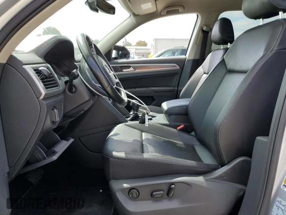 2018 Volkswagen Atlas SE z VIN 1V2LR2CAXJC560772, wystawiony jako Copart lot #53544725 z przebiegiem 70 282 mil mil oraz Szkoda całkowita • Salvage title. Historia ofert i sprzedaży dostępna na DreamBid. Obrazek 7.
