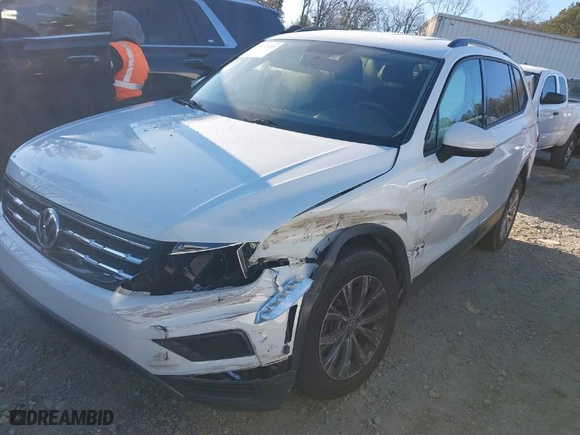 2020 Volkswagen Tiguan S with VIN 3VV0B7AX1LM155996, listed as a IAAI auction lot 41632155 with 76,000 mi miles. Bid and sale history available at carsss.com. Image 2.