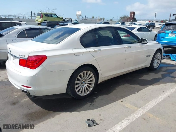 2009 BMW 7 Series 750i with VIN WBAKA83519CY33892, listed as a IAAI auction lot 41913792 with 83,184 mi miles. Bid and sale history available at carsss.com. Image 4.