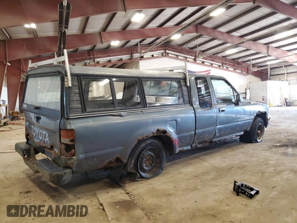 1992 Toyota Pickup DLX z VIN JT4RN93P0N5065687, wystawiony jako Copart lot #56355125 z przebiegiem 215 019 mil mil oraz Czysty tytuł • Clean title. Historia ofert i sprzedaży dostępna na DreamBid. Obrazek 3.