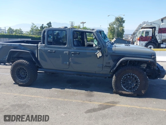 2021 Jeep Gladiator 80th Anniversary z VIN 1C6HJTAG7ML564981, wystawiony jako IAAI lot #42455062 z przebiegiem 89 721 mil mil oraz . Historia ofert i sprzedaży dostępna na DreamBid. Obrazek 13.