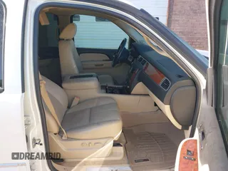 2008 Chevrolet Suburban LTZ z VIN 1GNFK163X8R196314, wystawiony jako IAAI lot #42127143 z przebiegiem 119 598 mil mil oraz . Historia ofert i sprzedaży dostępna na DreamBid. Obrazek 5.