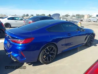 2020 BMW M8 z VIN WBSAE0C06LCD53214, wystawiony jako IAAI lot #38301455 z przebiegiem 20 410 mil mil oraz . Historia ofert i sprzedaży dostępna na DreamBid. Obrazek 4.