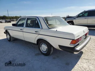 1981 Mercedes-Benz 300 D with VIN WDBAB30A6BB243942, listed as a Copart auction lot 82845224 with 103,393 mi miles and Salvage Title. Bid and sale history available at carsss.com. Image 2.
