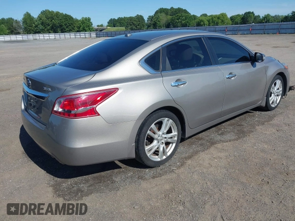 2013 Nissan Altima SL z VIN 1N4BL3AP3DC288653, wystawiony jako IAAI lot #42304043 z przebiegiem 108 640 mil mil oraz . Historia ofert i sprzedaży dostępna na DreamBid. Obrazek 4.