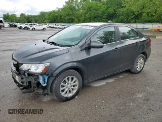 2017 Chevrolet Sonic LT z VIN 1G1JD5SG4H4173436, wystawiony jako Copart lot #57331205 z przebiegiem 80 891 mil mil oraz Szkoda całkowita • Salvage title. Historia ofert i sprzedaży dostępna na DreamBid. Obrazek 1.