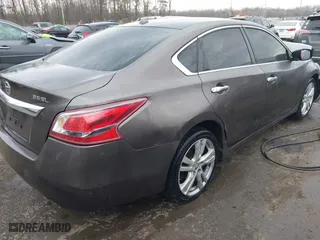 2013 Nissan Altima 3.5 SL with VIN 1N4BL3AP6DC115239, listed as a IAAI auction lot 41638014 with 289,169 mi miles. Bid and sale history available at carsss.com. Image 4.