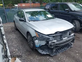 2024 Nissan Altima SV z VIN 1N4BL4DV2RN375620, wystawiony jako IAAI lot #42526830 z przebiegiem 33 157 mil mil oraz . Historia ofert i sprzedaży dostępna na DreamBid. Obrazek 1.