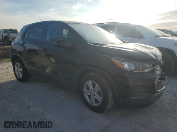 2021 Chevrolet Trax LS z VIN KL7CJKSB5MB303139, wystawiony jako Copart lot #46196595 z przebiegiem 59 255 mil mil oraz Szkoda całkowita • Salvage title. Historia ofert i sprzedaży dostępna na DreamBid. Obrazek 4.